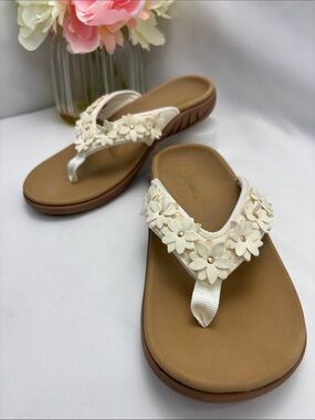 Spenco Women’s 7 Floral Ivory Slip-On Sandal